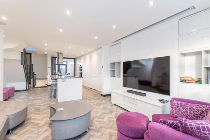 Modern Duplex Apt With 75 Inch Tv I Pass The Keys يورك المظهر الخارجي الصورة